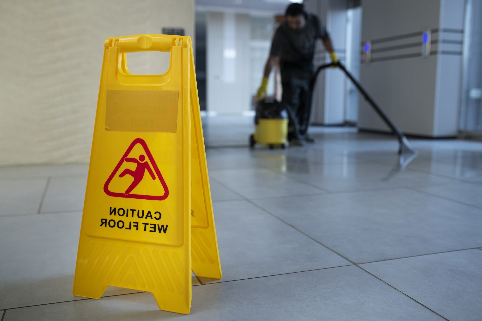 Limpieza y desinfección de pisos con Promarco