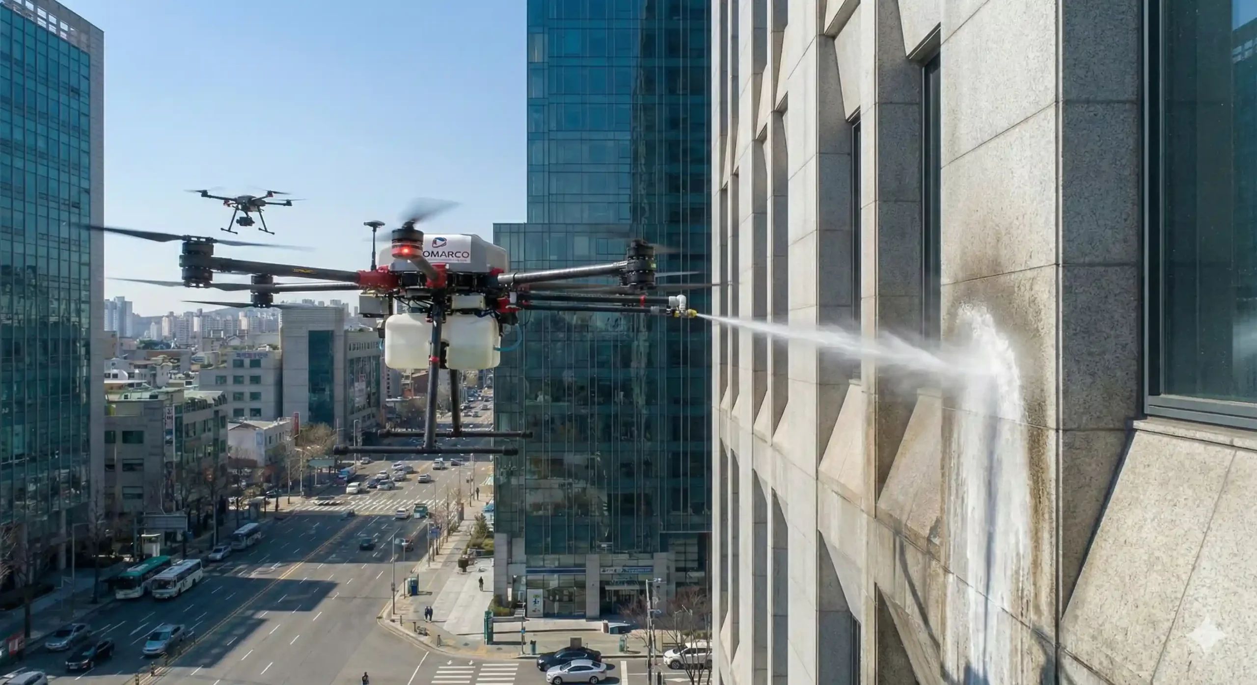 Limpieza de fachada de edificio con dron